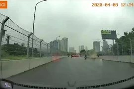 Cận cảnh hai tài xế ô tô ẩu đả dữ dội trên đường đua F1 Hà Nội