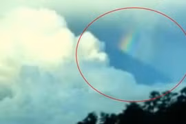 Sửng sốt hiện tượng lạ chặn ngang cầu vồng