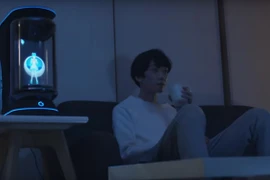 “Bạn gái ảo” xinh đẹp hoạt động thế nào mà các chàng cô đơn mê mệt?