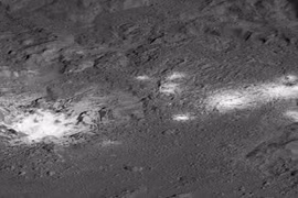 Bí ẩn những đốm sáng trắng trên bề mặt hành tinh lùn Ceres