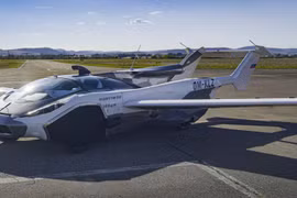 Chiếc ô tô biến hình thành máy bay sau 3 phút sắp được bán ra thị trường