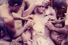 Những bộ tộc có nghi lễ trưởng thành đáng sợ nhất thế giới