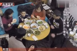 Ngỡ ngàng màn biến hóa nhà cổ 130 năm, chỉ 19 mét vuông cho 5 người ở