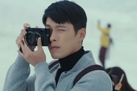 'Soi' máy ảnh bản limited, khó mua của Đại úy Ri 'Hạ cánh nơi anh'