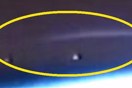 Phát hiện vệt dài bí ẩn cùng vật thể lạ tại Trạm ISS