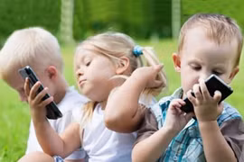 Chế độ máy bay trên Smartphone: Tránh mất tiền oan, giữ an toàn cho trẻ