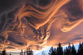 Mây tận thế và 10 hiện tượng siêu thực ai cũng muốn thấy trong đời