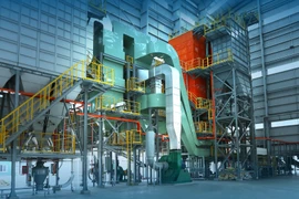 Bên trong lò hơi đốt rác thải theo công nghệ... “mỡ nó rán nó“