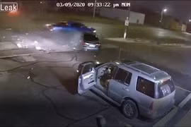 Video: Tài xế say rượu lái xe với tốc độ cao đâm nát bét 2 ô tô