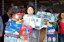 Lý do người dân đổ xô đi mua giấy vệ sinh