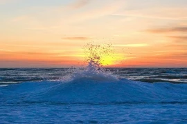 Tò mò ngắm núi lửa băng trên Ngũ Đại Hồ 