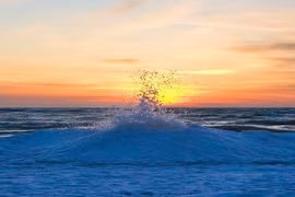 Tò mò ngắm núi lửa băng trên Ngũ Đại Hồ 