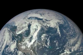 Sửng sốt Trái đất bị "quây" bởi cặp đám mây bụi lạ