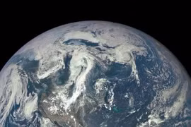 Sửng sốt Trái đất bị "quây" bởi cặp đám mây bụi lạ