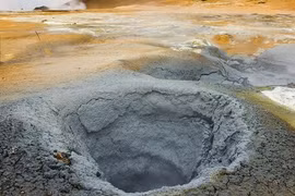 Núi lửa phun trào, khoáng sản quý hiếm bung tràn trên sao Hỏa