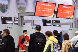 Giá vé máy bay đắt đỏ kéo dài đến nay vẫn chưa hạ nhiệt