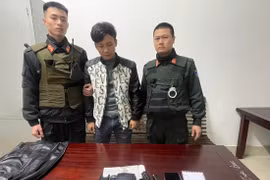 Nghệ An: Bắt đối tượng tàng trữ ma túy có vũ khí nóng