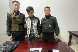 Nghệ An: Bắt đối tượng tàng trữ ma túy có vũ khí nóng