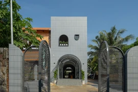 Nhà phố 2 tầng có điểm nhấn là các hình vòm cong ấn tượng