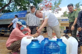  “Giọt nước nghĩa tình”: Tiếp sức người dân miền Tây vượt qua khó khăn mùa hạn mặn 