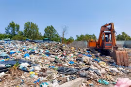 Đấu thầu vệ sinh môi trường tại huyện Ngọc Hiển (Cà Mau): Cuộc cạnh tranh không cân sức?