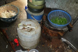 Hình ảnh kinh khiếp khiến bạn hết dám ăn cơm bình dân