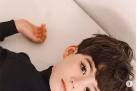 Vẻ đẹp của cậu bé lai 6 tuổi được mệnh danh 'thiên thần nhí đẹp trai nhất TG