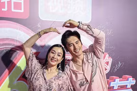 'Bom sex gốc Việt' và chồng kém 12 tuổi ngọt ngào sau tin đồn rạn nứt hôn nhân