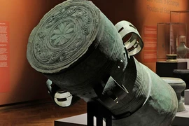 “Trống đồng Đông Sơn” kì dị của thổ dân Indonesia