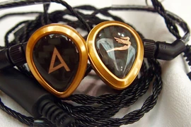  Soi chi tiết tai nghe Astell&Kern Rosie giá hơn 22 triệu đồng