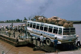 Kho ảnh khổng lồ về VN 1991-1993: Khám phá Hải Phòng