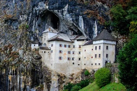 10 kỳ quan khó tin trên vách núi dựng đứng