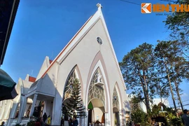 Khám phá nhà thờ “đẹp không tì vết” ở Đà Lạt mùa Giáng sinh 