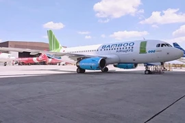 'Táy máy' mở cửa thoát hiểm trên máy bay, khách Bamboo Airways có thể bị phạt thế nào?