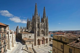 Kỳ quan nhà thờ 300 năm mới xây xong ở châu Âu