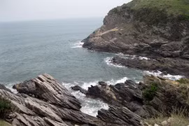 Cận cảnh Vũng Chùa - Đảo Yến... chôn cất Tướng Giáp