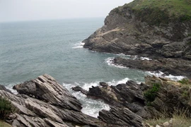 Cận cảnh Vũng Chùa - Đảo Yến... chôn cất Tướng Giáp