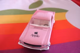  Điểm qua một vài sản phẩm “vô danh” đắt lòi mắt của Apple