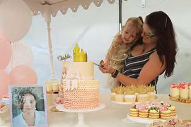 Sinh nhật đặc biệt của bé gái sau cái chết của mẹ