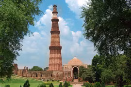 Tòa tháp Hồi giáo cổ xưa nổi tiếng nhất Ấn Độ
