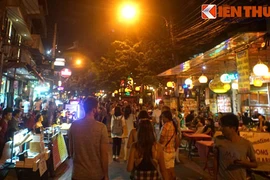 Những điều chỉ có ở phố hàng rong lớn nhất Bangkok