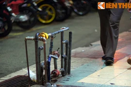 Chùm ảnh độc: Cảnh khó tin trên vỉa hè Kuala Lumpur 