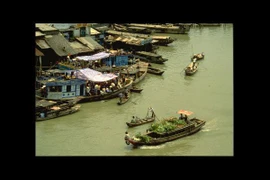 Ảnh cuộc sống sôi động ở Việt Nam năm 1991