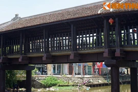 Khám phá cây cầu ngói cổ hiếm hoi còn sót lại ở VN
