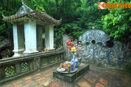 Thăm lăng mộ bốn vị vua lập quốc nổi tiếng trong sử Việt