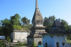 Bí ẩn khu lăng mộ giữa rừng già Đăk Lăk 