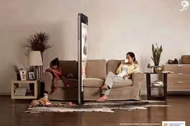 Hình ảnh gây sốc: Smartphone - kẻ hủy hoại quan hệ gia đình