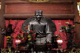 Bài học “quý hơn vàng” từ những người thầy của vua chúa Việt 