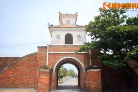 Cận cảnh tòa thành cổ 200 tuổi nổi tiếng đất Quảng Bình