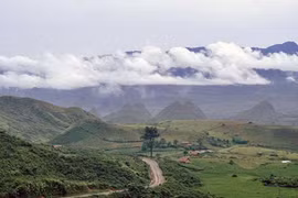 Kho ảnh khổng lồ về VN 1991-1993: Đường đến Sapa